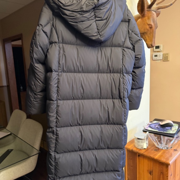 Women's Babaton The Duvet Puffer Parka - Size Large - Picture 2 of 3